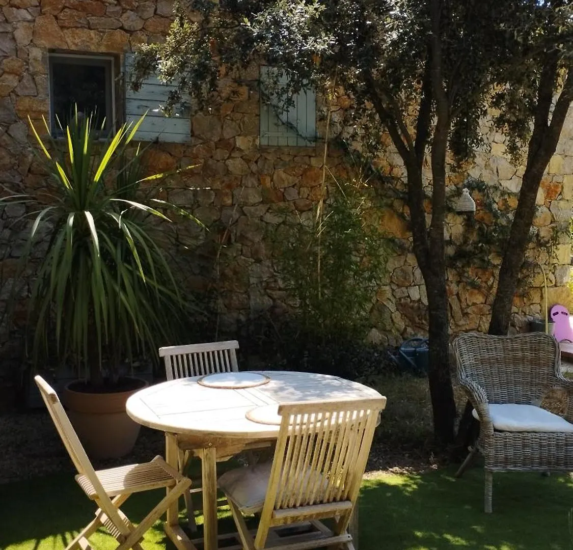 Bed and Breakfast La Bergerie Des Colles à Entrecasteaux France