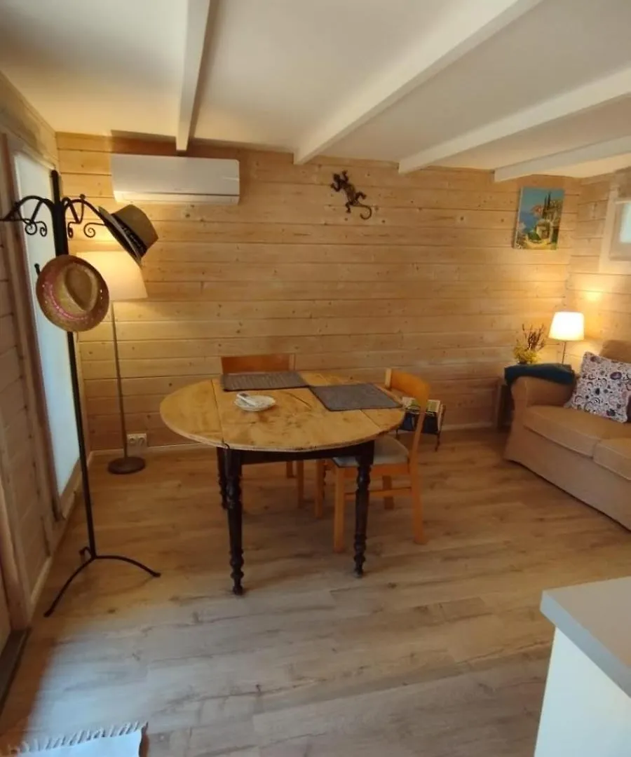 La Bergerie Des Colles Bed & Breakfast Entrecasteaux